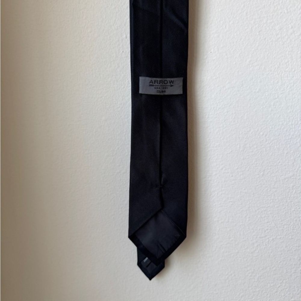 Arrow Black Necktie